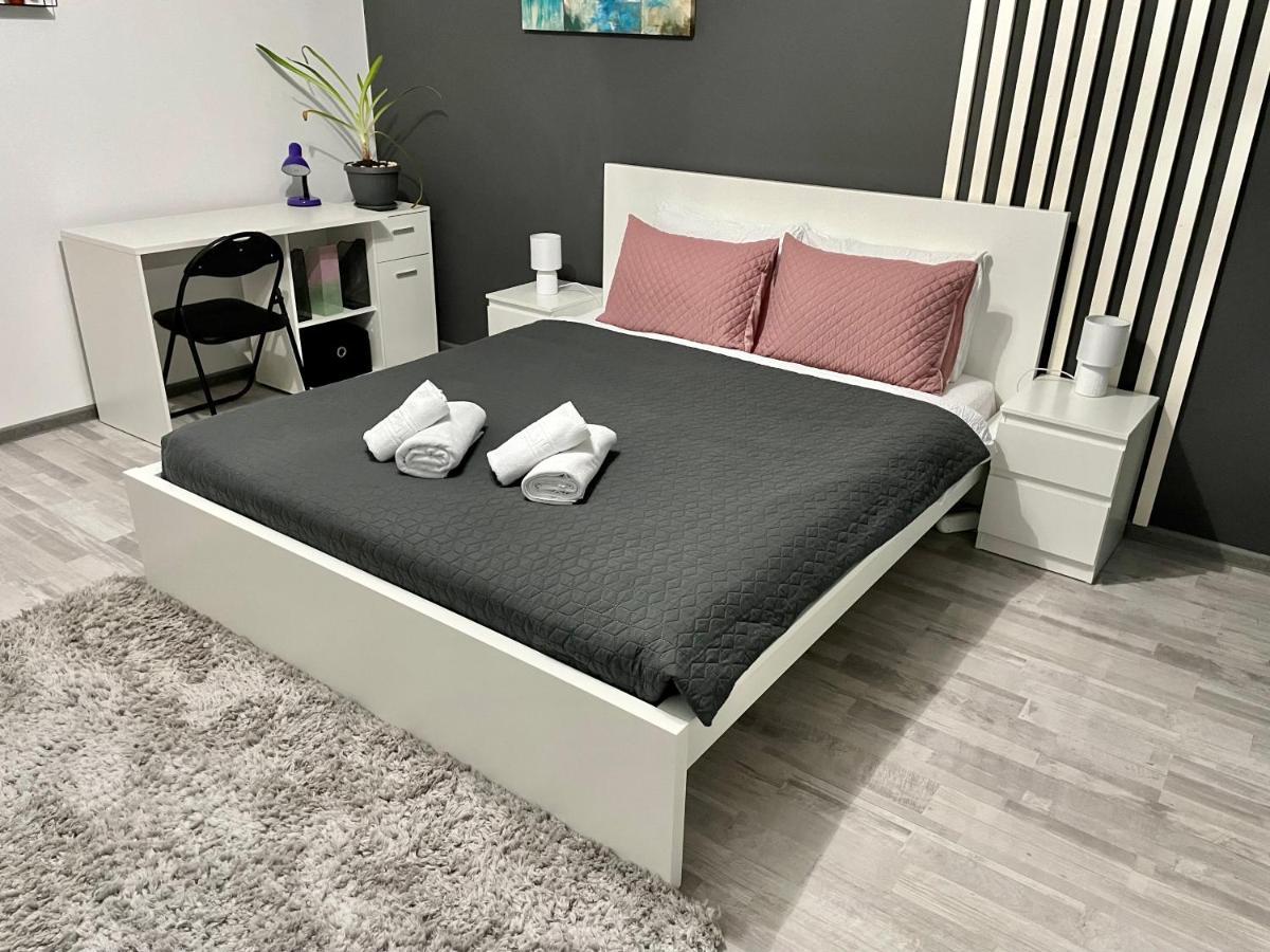 Royal Apartment Braşov Esterno foto