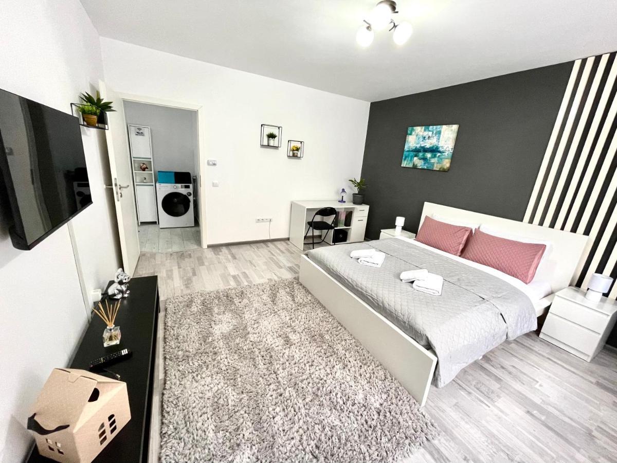 Royal Apartment Braşov Esterno foto