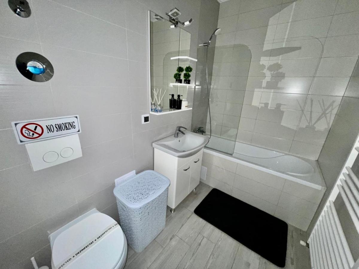 Royal Apartment Braşov Esterno foto